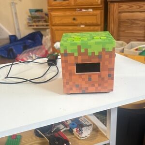 Minecraft clock with lights without box